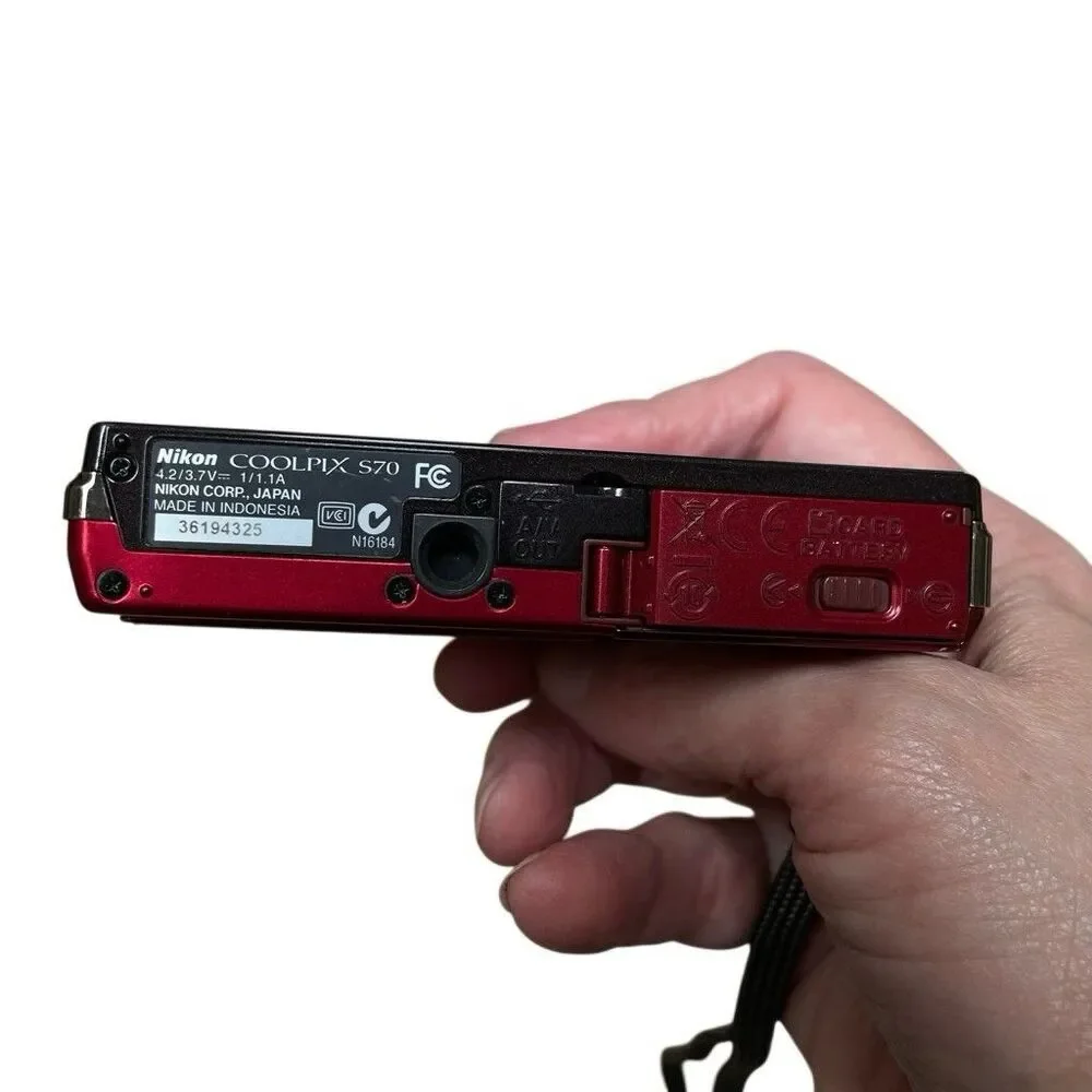 Nikon Coolpix S70 12.1 MP Red Digital Camera Bundle Case 8gb SD & Charger‎ Works